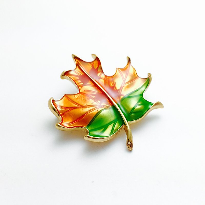 【】 Sang】 【autumn Feng Feng fairy tale. Maple leaf shape. Handmade glaze brooch - Brooches - Enamel Orange