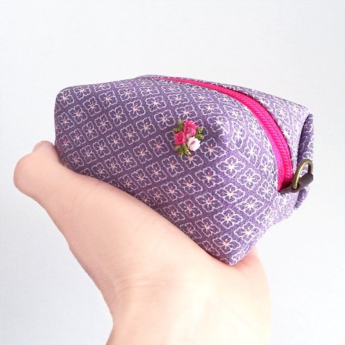 Pouch with Japanese traditional pattern, Kimono (Small) - Mana Kaban ...