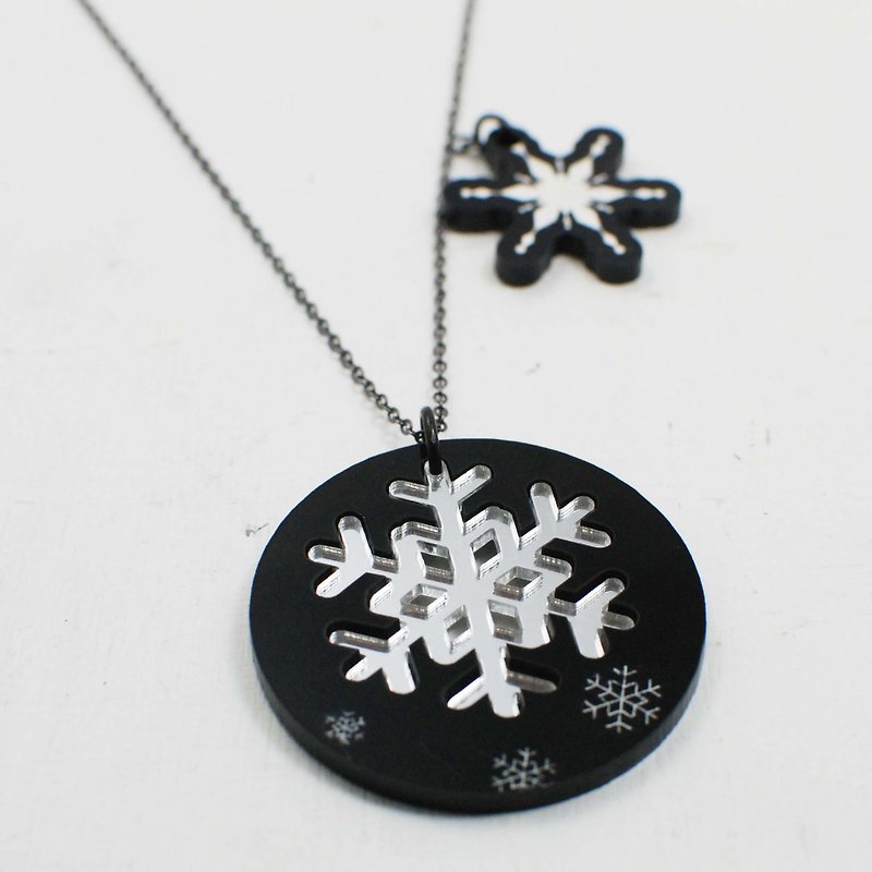 Silver Minimalist Snowflake/Short Necklace - Necklaces - Acrylic Black