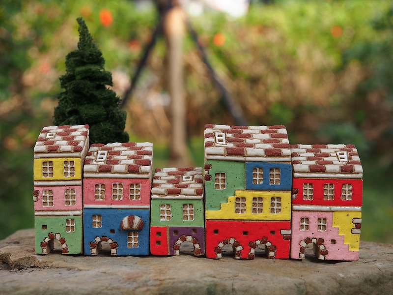 【彩繪村 Colorful Village 】- 手繪童話小陶屋-岩石灰色-紅白屋頂 5件合購 - 裝飾/擺設  - 其他材質 