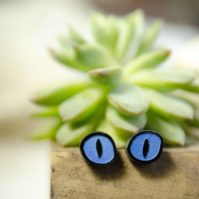 Cat's eye/anti-allergic steel needle/changeable clip type - Earrings & Clip-ons - Acrylic Blue