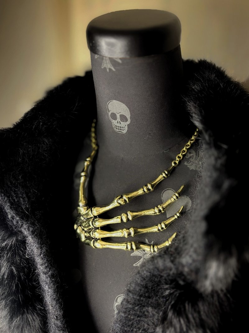 Anatomy Skeleton Hand Necklace Bone Jewelry in Brass Available in 4 Colourways. - สร้อยคอ - โลหะ 