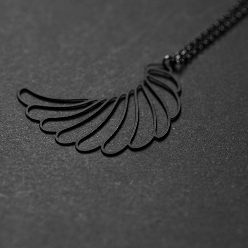 Black wings necklace Black Wing Pendant (S) - สร้อยคอ - โลหะ 