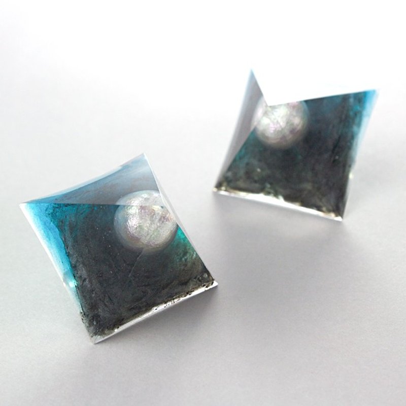 Pyramid earrings (supernatant) - ต่างหู - วัสดุอื่นๆ สีน้ำเงิน