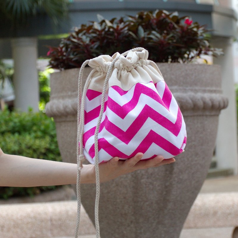 Silverbreeze ~ triple shoulder / hatchback / mobile beam port bucket bag ~ V-shape pattern (A25) - Messenger Bags & Sling Bags - Other Materials Pink