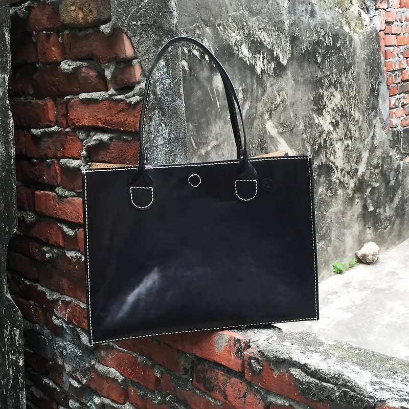 DUAL - classic hand-black vegetable-tanned cowhide leather shoulder bag - black - กระเป๋าแมสเซนเจอร์ - หนังแท้ สีนำ้ตาล