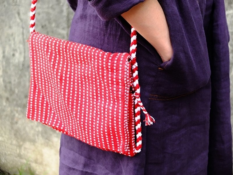 【Grooving the beats】Handmade Hand Woven Side Bag / Cross Body Bag（Red） - กระเป๋าแมสเซนเจอร์ - วัสดุอื่นๆ สีแดง