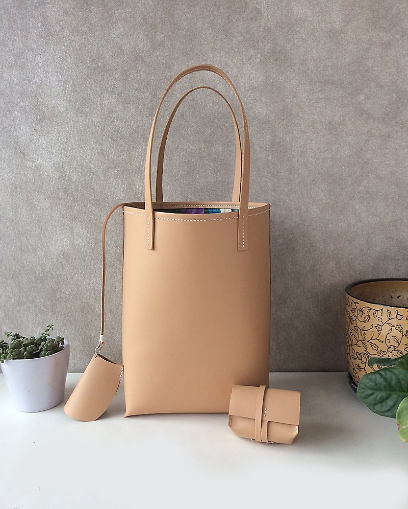 Zemoneni leather tote bag in Beige color with coin bag & key chain 3 in 1 - กระเป๋าถือ - หนังแท้ สีกากี