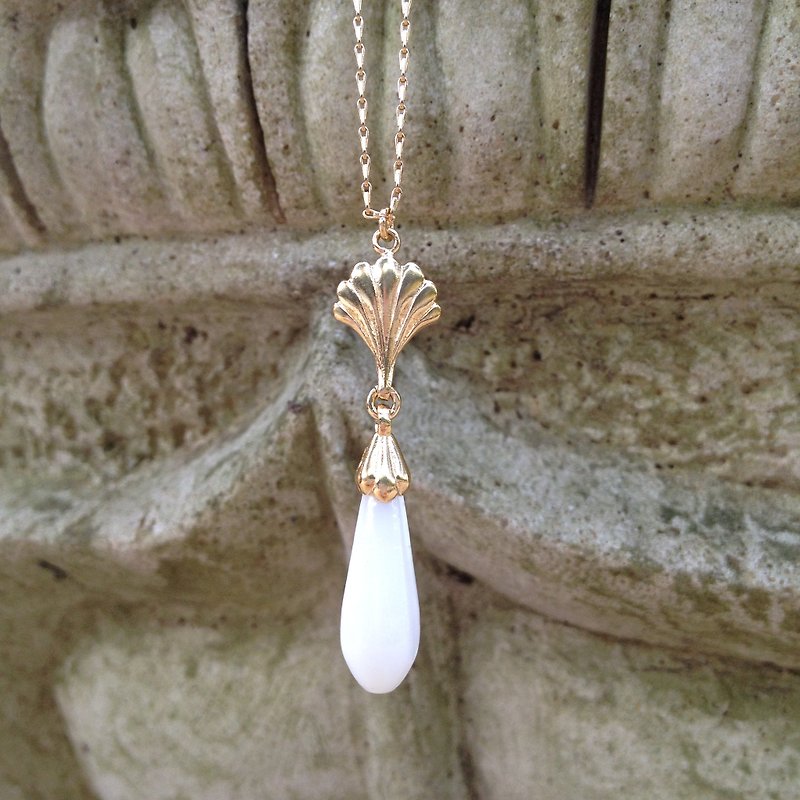 Mother of Pearl Facade Drop Pendant / Necklace - สร้อยคอ - โลหะ ขาว