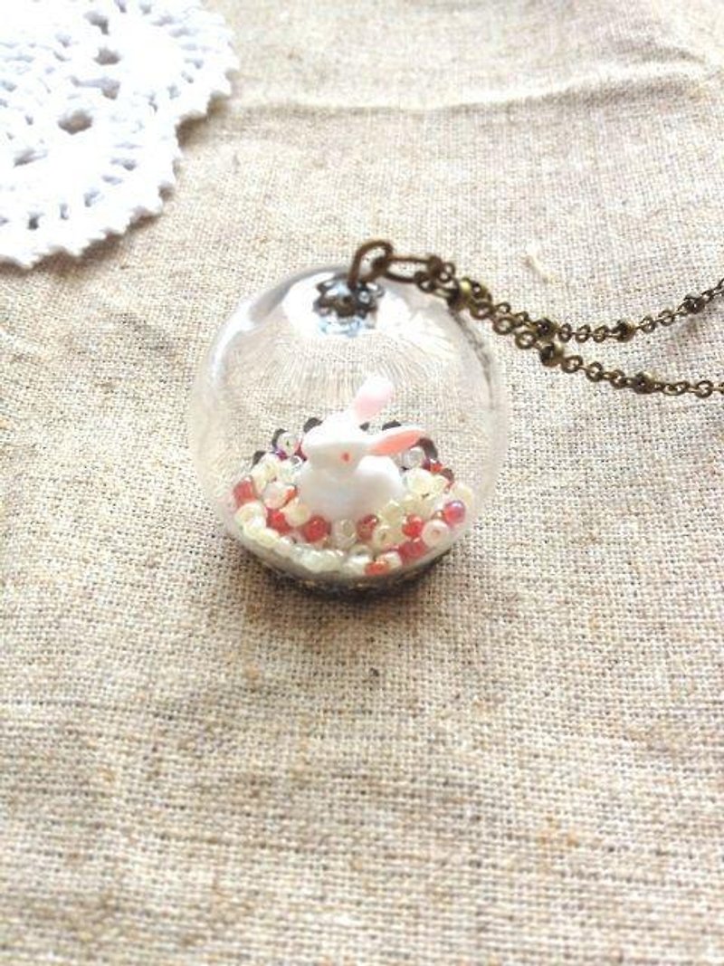 【Imykaka]♥小さなウサギの水晶玉のネックレスバレンタイン赤と白のボール - ネックレス - ガラス 多色