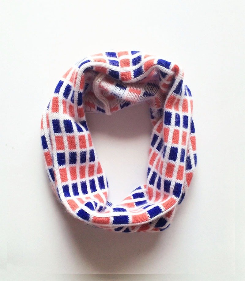 Cashmere Infinity scarf - ผ้าพันคอ - วัสดุอื่นๆ สึชมพู