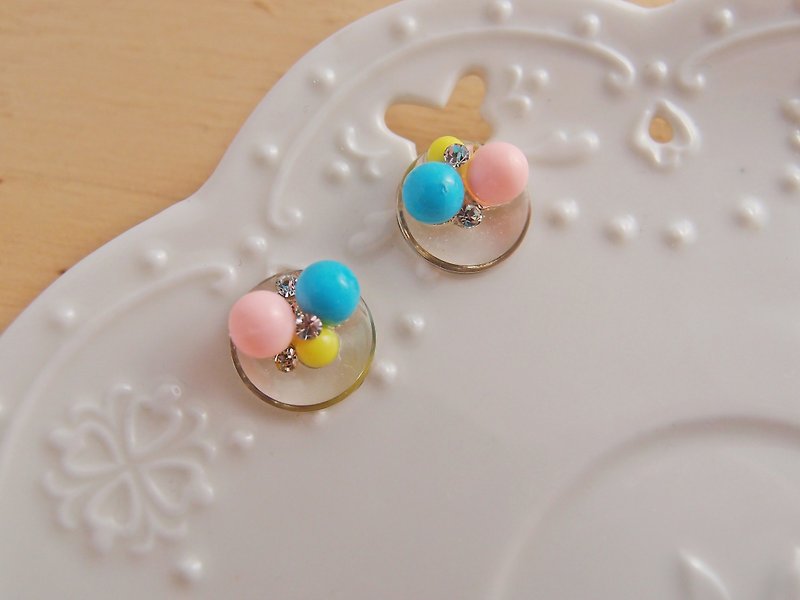 Ice cream ball. Mint flavor. Painless U-shaped Ear Clip Stainless Steel Ear Pin-Surprise at the End of the Year - Earrings & Clip-ons - Other Materials Multicolor
