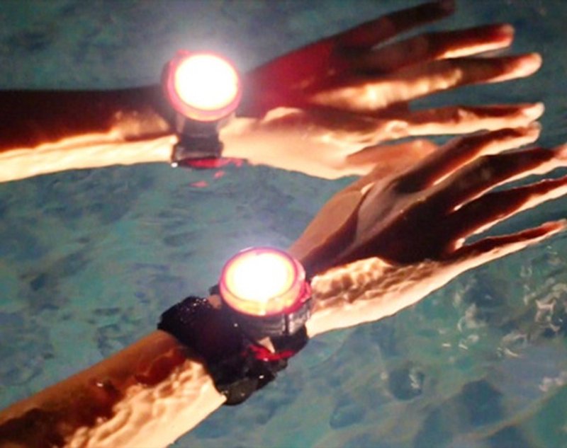 【MOGICS】モキケ ライト アウトドア スポーツ リストバンド ダブルライトセット - その他 - プラスチック ブラック