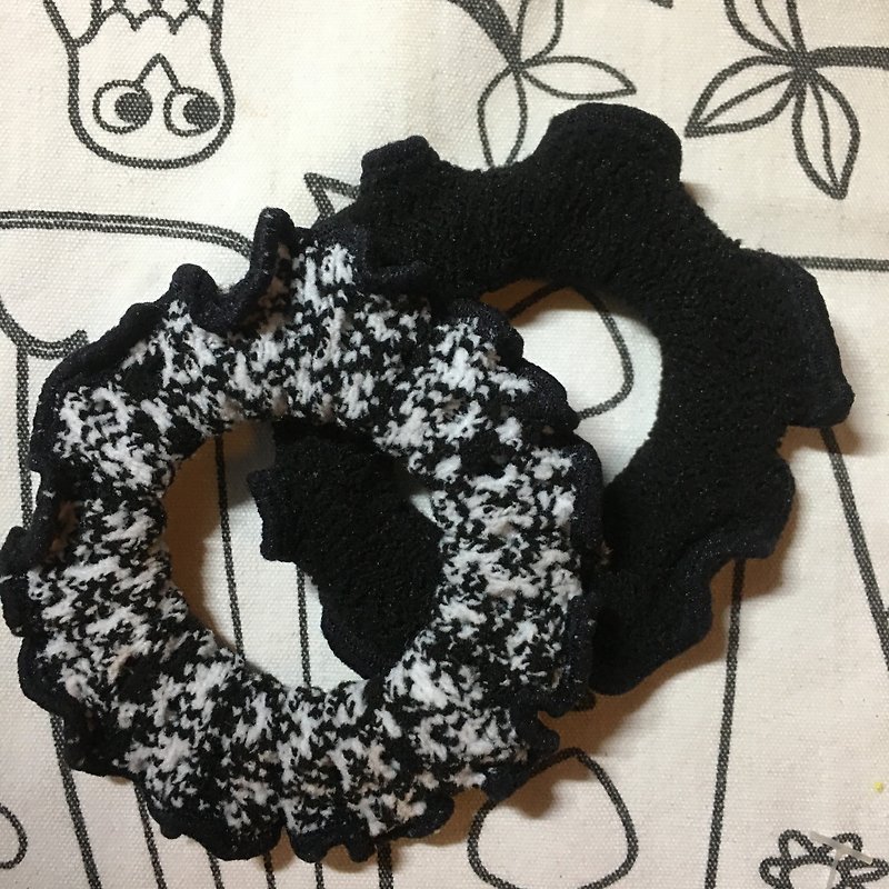 MOYA donut hair ring black and white - Hair Accessories - Other Materials Black