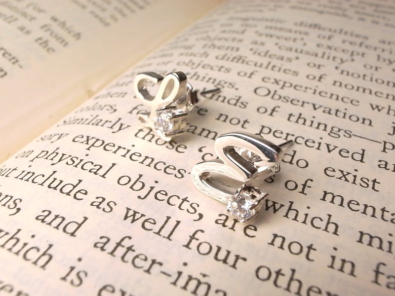 《二毛銀》英文單字訂做純銀耳環（加鑽款）（單賣一支） - 耳環/耳夾 - 其他金屬 