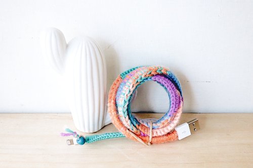 ENDORPHIN cables wearing a sweater will never tangle (USB cable)