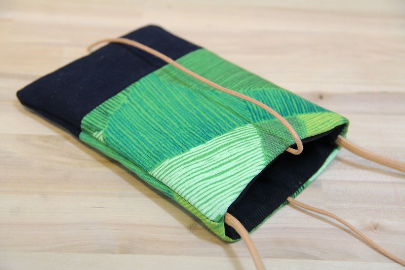 Summer | Small Forest | cell phone pocket (Kyoto limited edition) - เคส/ซองมือถือ - ผ้าฝ้าย/ผ้าลินิน สีเขียว