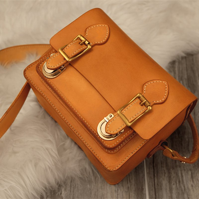 Handmade vegetable tanned leather camera bag - Camera Bags & Camera Cases - Genuine Leather Gold