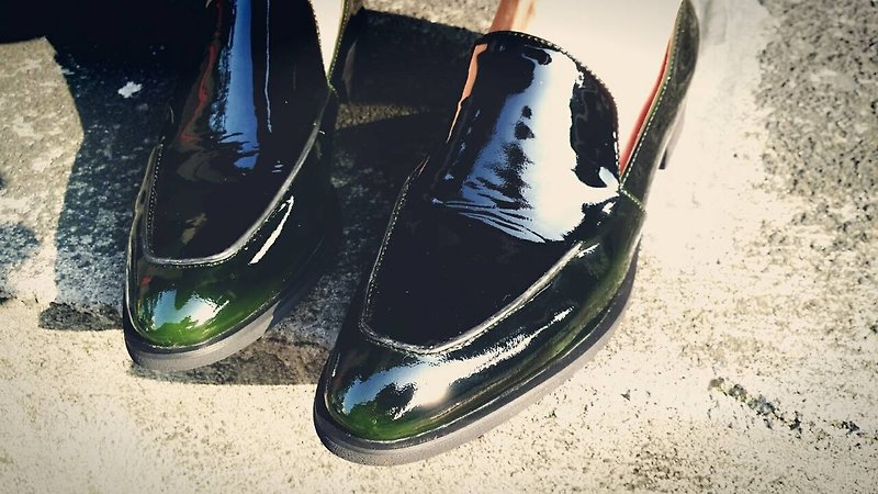 Painting # 964 || Walking in the concrete jungle of changeable woman Carrefour low about 3 cm high crystal dark green || - Women's Oxford Shoes - Genuine Leather Green