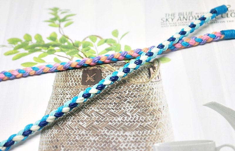 Hand-knitted silk Wax thread style <round> //You can choose your own color// - สร้อยข้อมือ - ขี้ผึ้ง หลากหลายสี