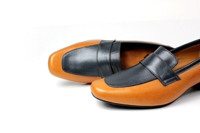 ブラウンのシンプルなスクエアシューズ - オックスフォード靴 - 革 ブラウン