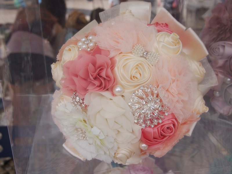 パールシフォン リボン フラワーボール ピンク オレンジ ウェディングブーケ ブライダルブーケ 結婚祝い - その他 - 宝石 