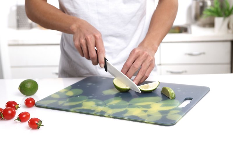 Creative chopping board, plastic cutting board, green leaf design, kitchen, kitchen supplies, camping tableware, cultural and creative gifts (middle) - เครื่องครัว - พลาสติก สีดำ