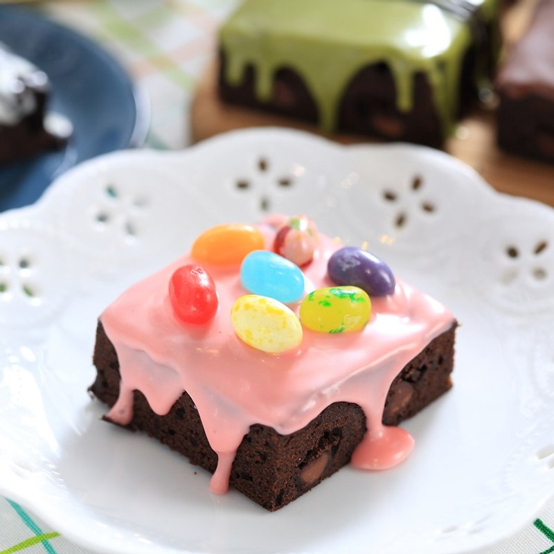 [Mr. Brown Bear Chocolate Brownie] 6 Rainbow Candy Frosted Brownie - เค้กและของหวาน - อาหารสด หลากหลายสี