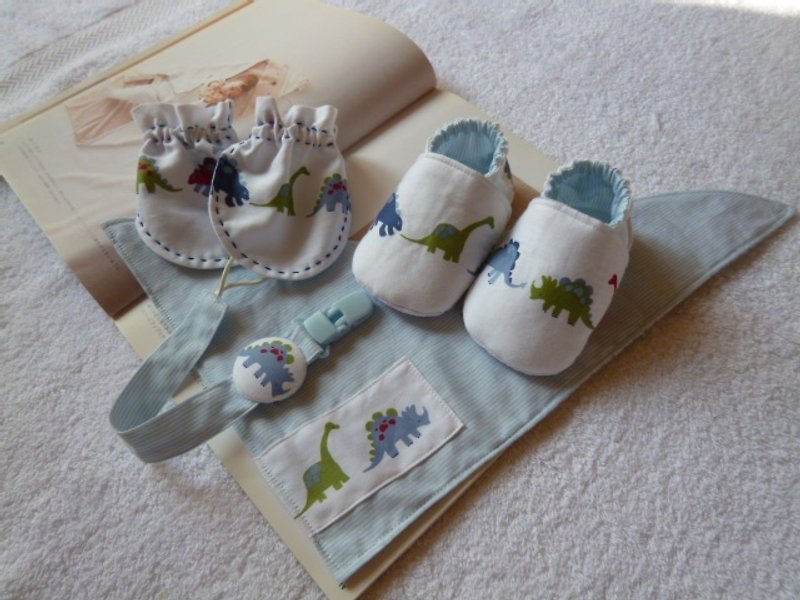 恐龍排排站 彌月禮物3+1(嬰兒鞋+新生兒手套+三角巾+奶嘴鏈) - 出産祝い用贈物 - コットン・麻 ブルー