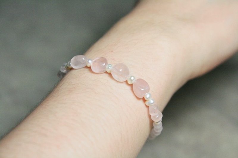 [Ofelia.] Natural Stone Series - Natural Powder Crystal x Freshwater Pearl Bracelet [J53-Alma] - Bracelets - Other Materials Pink