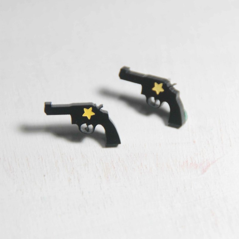 Black star pistol/anti-allergic steel needle/changeable clip type/ Acrylic material - Earrings & Clip-ons - Acrylic Black