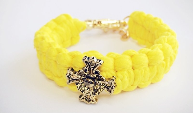 Golden wild rose Cross braid - สร้อยข้อมือ - ผ้าฝ้าย/ผ้าลินิน สีเหลือง