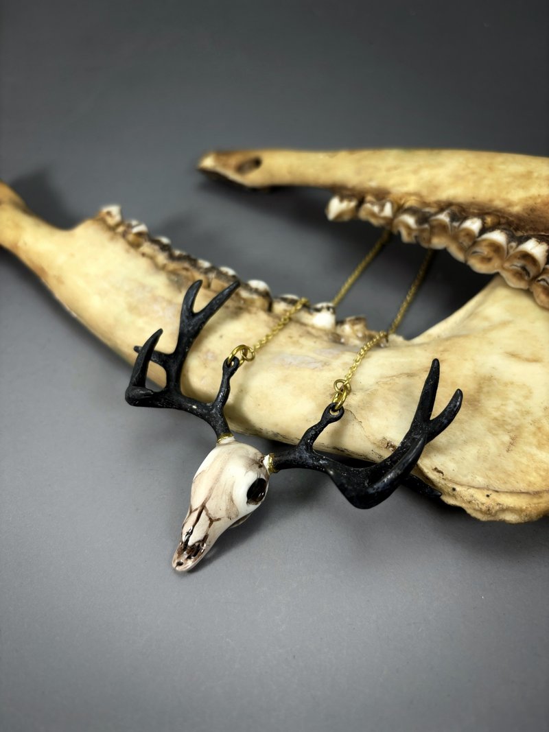 Deer Stag Skull Reallistic Look Enamel on Brass Necklace Pendant 4 Colourways. - 項鍊 - 其他金屬 
