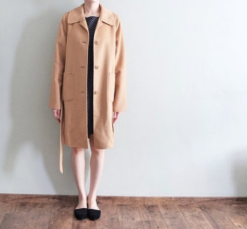 カシミールウールのカシミヤ織を施した100％二層カシミヤコートは、他の色で注文することができます。