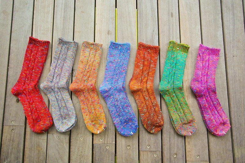 【7色】一眼心動，非它莫屬！ // 職人渲染花點兒繽紛紗線襪子 :::DAWN' make up your feet ::: - Socks - Cotton & Hemp Multicolor