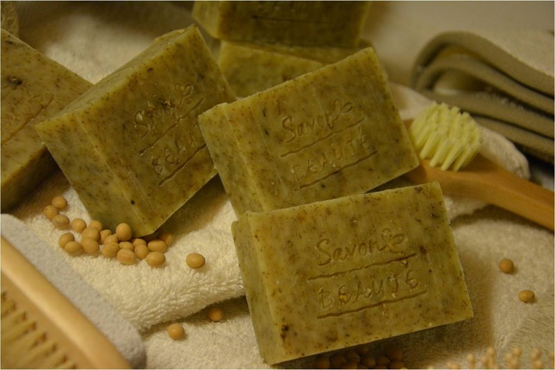 [Savon Beauté-莎媞作坊] 乳油木洋甘菊豆漿皂(重量約120,僅以100g計價,數量有限) - 肥皂/手工皂 - 其他材質 金色