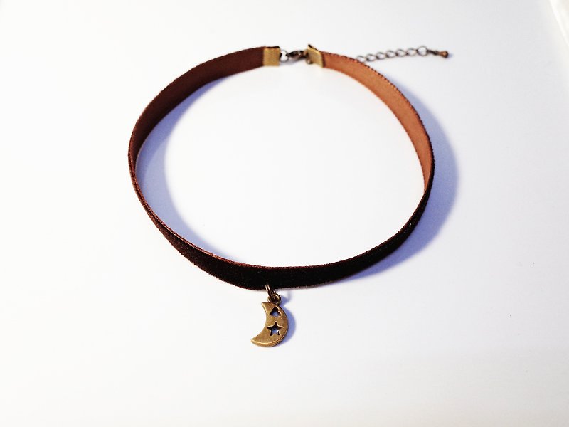 半月型月亮 絨面緞帶頸鍊(4色) - 項鍊 - 其他材質 咖啡色