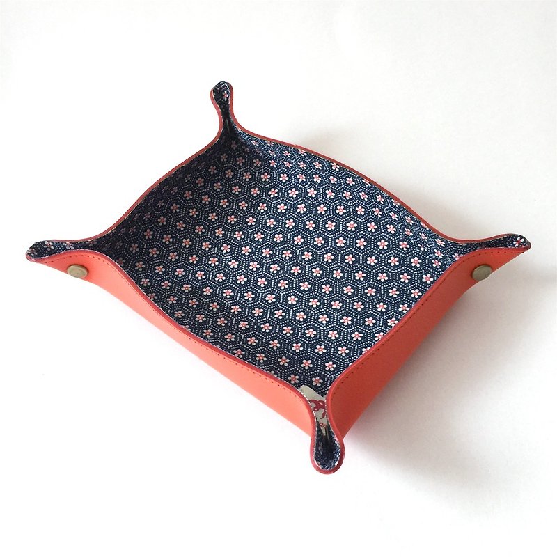 Leather tray with Japanese Traditional Pattern, Kimono - กล่องเก็บของ - หนังแท้ สีน้ำเงิน