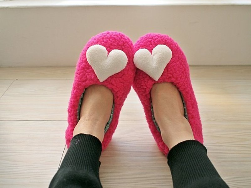 hairmo。桃紅愛心室內暖暖拖鞋(改刷毛布) - 室內拖鞋 - 其他材質 粉紅色