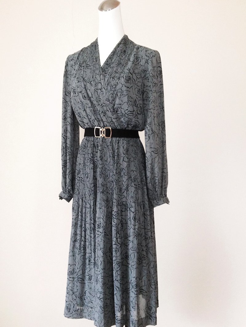 時候古著 [ 日本製 /玫瑰花線條雪紡輕古董長洋裝 ] 國外帶回 復古洋裝 VINTAGE - 洋裝/連身裙 - 其他材質 灰色