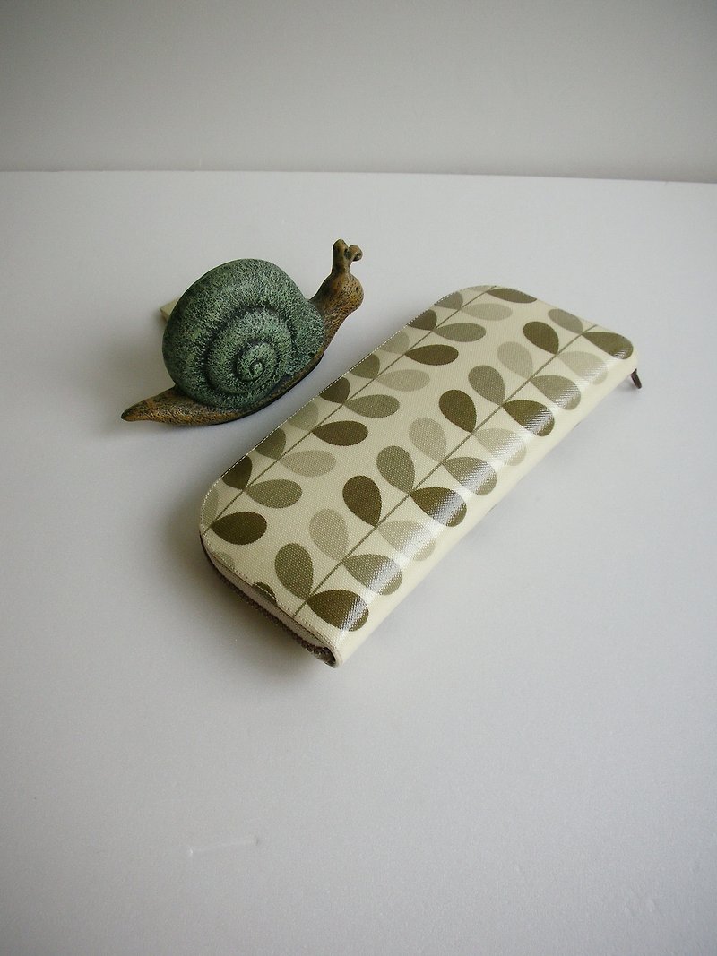 Nordic fu row leaf tarpaulins - long clip / wallet / purse / gift - กระเป๋าสตางค์ - วัสดุกันนำ้ สีกากี