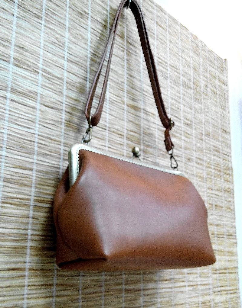 【MY。手作】Leather frame clutch purse  - Other - Genuine Leather Brown