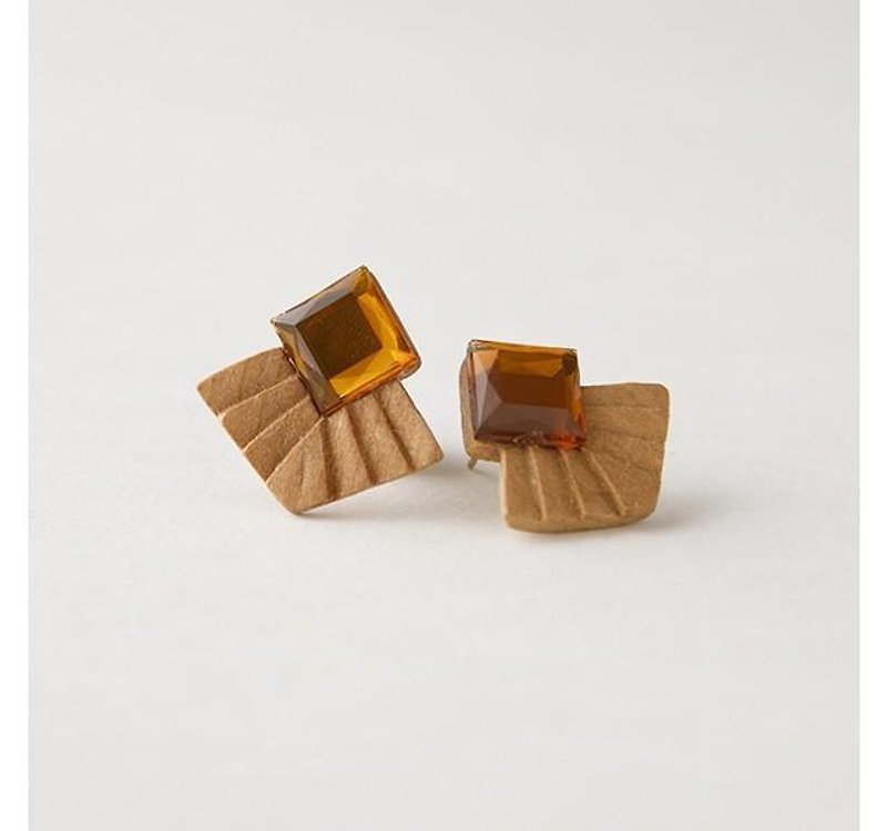 Square earrings / Hand carved wooden designed earrings - ต่างหู - ไม้ สีนำ้ตาล