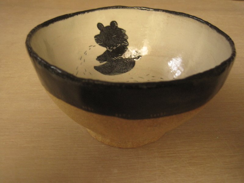 DoDo hand-made whispers. Animal silhouette series-black bear bowl (white) - Bowls - Pottery White