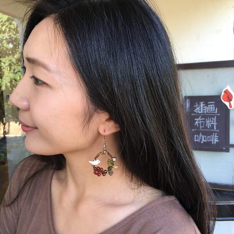 "DODOWU jewelry hand-made light" [forest department] ※ Shanguilai earrings ear anti-allergy / cramping can be changed - Earrings & Clip-ons - Gemstone Red