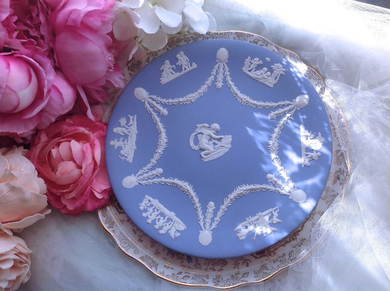 ♥~安妮瘋古物~♥英國骨瓷Wedgwood jasper 藍色碧玉浮雕愛神丘比特瓷盤～ 紀念盤 - 其他 - 其他材質 藍色