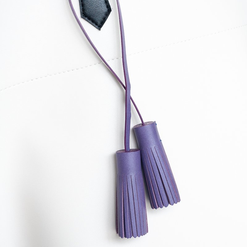 Patina Leather Handmade Leather Tassel Hanging Charm - พวงกุญแจ - หนังแท้ หลากหลายสี