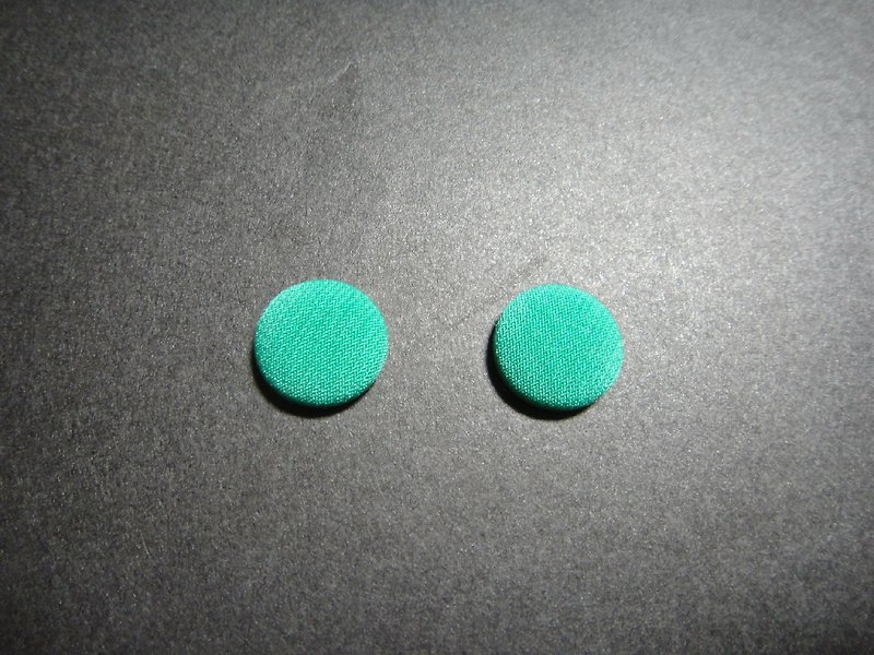 (C) _ corrugated green cloth button earrings C22BT / UZ54 - ต่างหู - ผ้าไหม สีเขียว