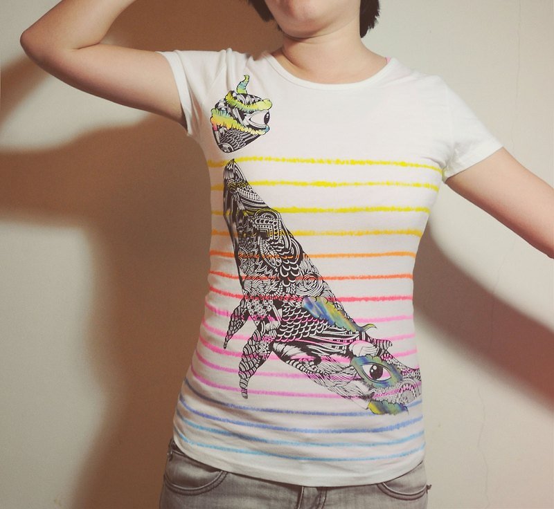 Women's Travel T-The Whale Diving Out of the Water (Limited Stripe Special Edition) - เสื้อยืดผู้หญิง - วัสดุอื่นๆ ขาว