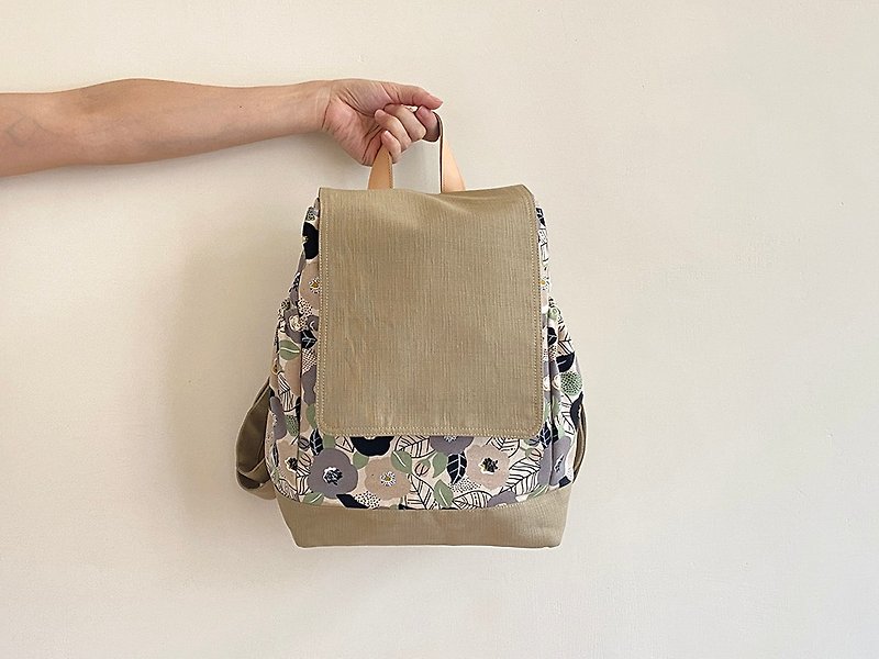 Hand-sewn milk gray and white floral totem cotton embellished with cowhide leather backpack - กระเป๋าเป้สะพายหลัง - ผ้าฝ้าย/ผ้าลินิน หลากหลายสี